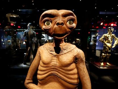 نموذج لدمية فيلم "E.T" (إنتاج 1982) قبل افتتاح المتحف الأكاديمي للصور المتحركة في لوس أنجلوس بكاليفورنيا، الولايات المتحدة. 21 سبتمبر 2021 - REUTERS