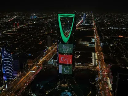 احتفاءً بـ"اتفاقية مكة".. معالم السعودية تتزين بأعلام المملكة وتركيا وباكستان