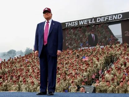 ترمب يؤكد بقاء القوات الأميركية حول إيران ويتوعد بـ"أقوى هجوم على الإطلاق" حال خرق الاتفاق