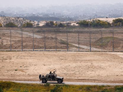 جنود إسرائيليون في دورية على طول حدود قطاع غزة. 28 مارس 2024 - REUTERS
