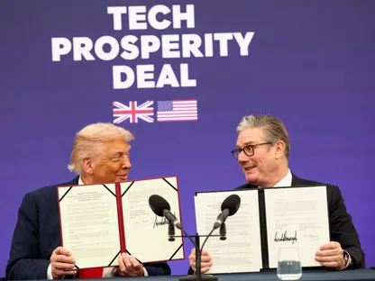 ترمب يهدد ستارمر بـ"تعريفات جمركية كبيرة" بسبب ضريبة شركات التكنولوجيا