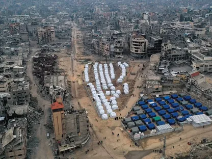 استئناف الدراسة في قطاع غزة داخل خيام قرب "الخط الأصفر"