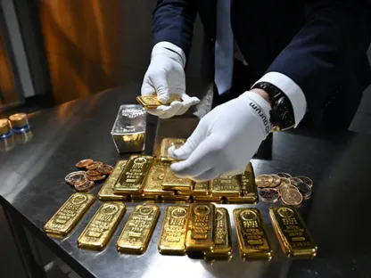 الذهب يستقر بعد خسائر مع ترقب لمصير مضيق هرمز وقرارات الفائدة