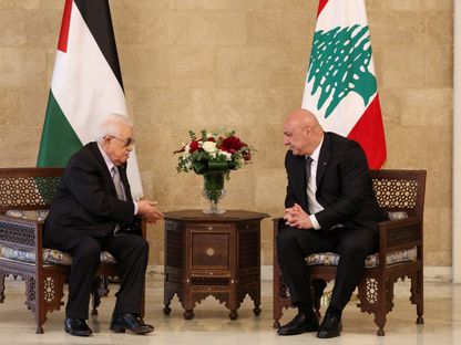 الرئيس اللبناني جوزيف عون يلتقي الرئيس الفلسطيني محمود عباس في القصر الرئاسي في بعبدا، لبنان، 21 مايو 2025. - REUTERS