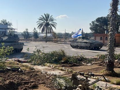 دبابات إسرائيلية عند الجانب الفلسطيني من معبر رفح الحدودي مع مصر، جنوب قطاع غزة، فلسطين. 7 مايو 2024 - Twitter@idfonline