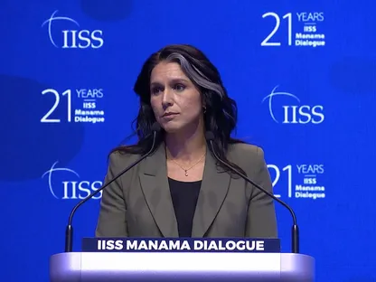 مديرة الاستخبارات الوطنية الأميركية تولسي جابارد تلقي كلمة في حوار المنامة بالبحرين. 31 أكتوبر 2025 - youtube/@IISSorg