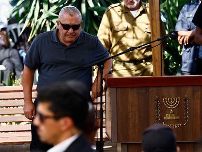 قائد الجيش الإسرائيلي السابق جادي آيزنكوت يحضر جنازة جندي إسرائيلي. 8 نوفمبر 2023 - REUTERS