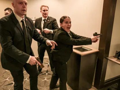 بعد إجلائه من حفل مراسلي البيت الأبيض.. ترمب يعلن توقيف منفّذ إطلاق النار