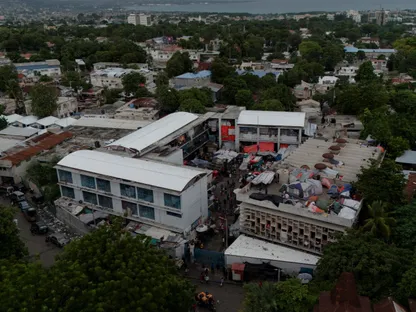 مدرسة ليسيه ماري-جان، التي تحولت إلى ملجأ لعدد من بين أكثر من 1.3 مليون هايتيّ ممّن نزحوا داخليًا بسبب عنف العصابات، في بورت أو برانس، 28 أكتوبر 2025 - Reuters