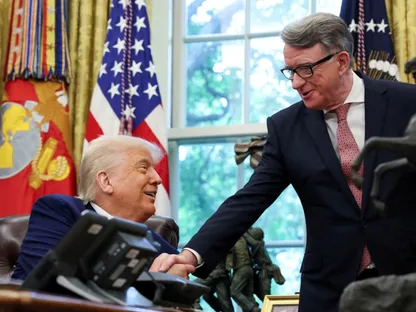 ستارمر يقيل سفير بريطانيا لدى أميركا بسبب صلاته مع إبستين