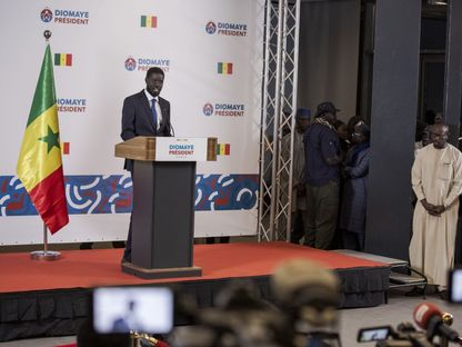 الرئيس السنغالي المنتخب باسيرو ديوماي فاي يتحدث خلال مؤتمر صحافي في العاصمة داكار. 25 مارس 2024 - Bloomberg