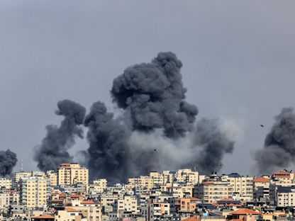 قصف إسرائيلي على قطاع غزة في أعقاب الهجوم على عدة بلدات إسرائيلية. 7 أكتوبر 2023 - AFP