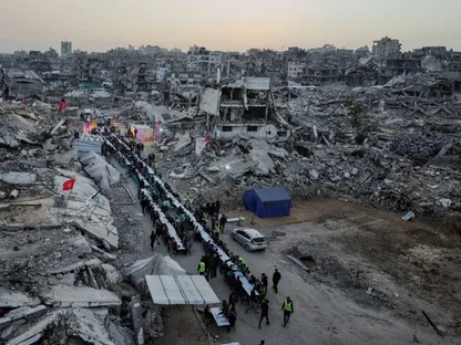 غزة بين حرب جديدة وجمود قاتل.. ألغام نزع السلاح وانسحاب إسرائيل تهدد إعادة الإعمار