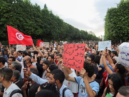 تونس.. أحكام بسجن المرشح الرئاسي العياشي زمال تبلغ 12 عاماً