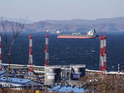 ناقلة نفط ترسو بالقرب من محطة كوزمينو في خليج ناخودكا بالقرب من ميناء فوستوشني في أقصى شرق روسيا. 4 ديسمبر 2022 - REUTERS