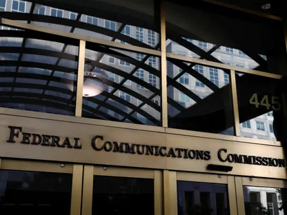 هيئة الاتصالات الأميركية تشدد القيود على شركات تكنولوجيا صينية