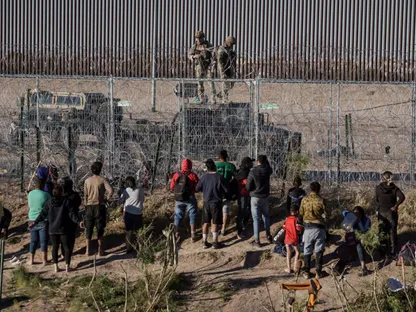 لماذا أصبحت الهجرة القضية الأولى للناخبين في أميركا؟