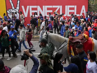 ترمب يتوعد بعمليات برية ضد "مهربي المخدرات" في فنزويلا.. ومادورو: مستعدون للدفاع عن بلادنا