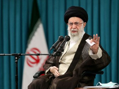 صورة أرشيفية للمرشد الإيراني علي خامنئي خلال اجتماع مع مجموعة من الطلاب في طهران. 2 نوفمبر 2022 - REUTERS
