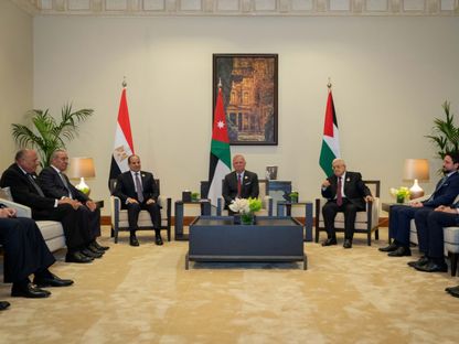 ملك الأردن عبد الله الثاني والرئيس المصري عبد الفتاح السيسي والرئيس الفلسطيني محمود عباس يعقدون اجتماعاً تنسيقياً في الأردن. 11 يونيو 2024 - @RHCJO