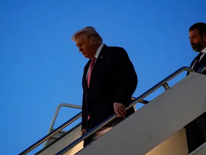 ولاية فلوريدا تطلق اسم ترمب رسمياً على مطار بالم بيتش