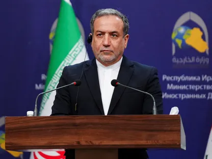 وزير الخارجية الإيراني: يمكن إبرام اتفاق نووي عادل.. ومستعدون للحرب