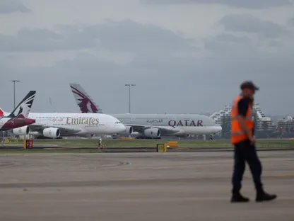 حرب إيران.. مخاطر مرتفعة تغير مسارات الطيران وترفع التكاليف