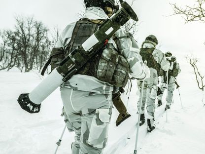 صورة لجنود يحملون أسلحة AT4 المضادة للدروع - saab/products/at4