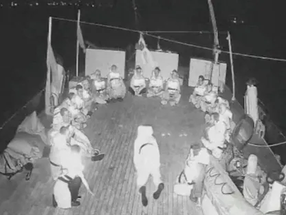 ناشطون يجلسون على ظهر إحدى سفن أسطول الصمود العالمي الذي يحاول إيصال مساعدات إلى قطاع غزة. 1 أكتوبر 2025 - REUTERS