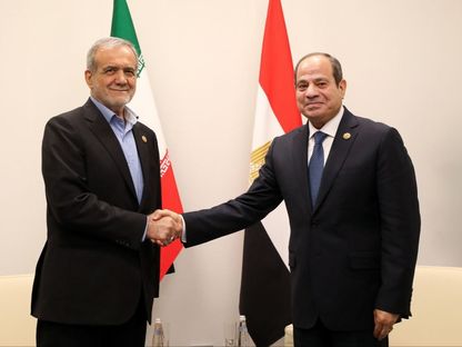 جانب من لقاء الرئيس المصري عبد الفتاح السيسي مع نظيره الإيراني مسعود بزشكيان على هامش قمة "بريكس" في كازان الروسية. 23 أكتوبر 2024 - twitter.com/@IranNewspaper