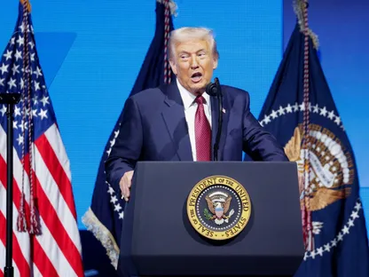 الرئيس الأميركي دونالد ترمب يلقي كلمة في منتدى الأعمال الأميركي في ميامي، فلوريدا، الولايات المتحدة، 5 نوفمبر 2025. - REUTERS