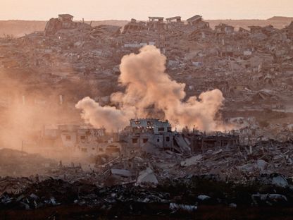 تصاعد الدخان بعد غارة إسرائيلية في محيط غزة. 28 يوليو 2025 - Reuters