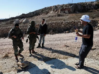 لليوم الـ15.. مستوطنون إسرائيليون يحاصرون 3 منازل فلسطينية في الضفة
