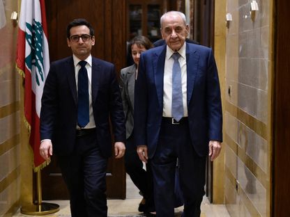 رئيس مجلس النواب اللبناني نبيه بري يستقبل وزير الخارجية الفرنسي ستيفان سيجورنيه في بيروت. 28 أبريل 2024 - AFP