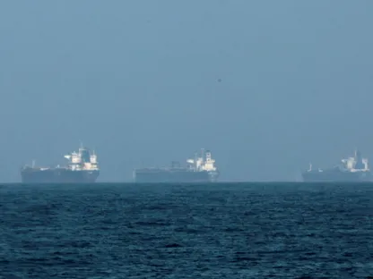 نائب برلماني: إيران تبحث فرض رسوم على مرور السفن عبر مضيق هرمز