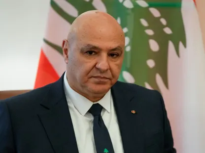 الرئيس اللبناني جوزاف عون خلال اجتماع مع الرئيس القبرصي نيكوس خريستودوليديس (غير ظاهر) في القصر الرئاسي في نيقوسيا بقبرص. 9 يوليو 2025 - Reuters