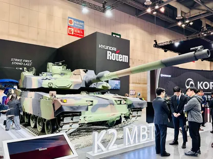 دبابة K2 Black Panther الكورية الجنوبية من تصنيع هيونداي روتم في معرض ADEX، سول، 20 أكتوبر 2025 - الشرق