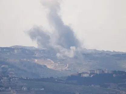 الحكومة اللبنانية تعلن حظر أنشطة "حزب الله" العسكرية وتكلف الجيش بـ"حصر السلاح" فوراً