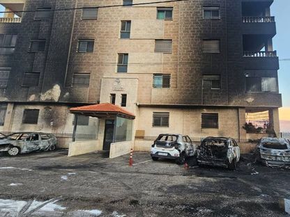 مستوطنون إسرائيليون يضرمون النيران في ممتلكات فلسطينيين بمدينة البيرة وسط الضفة الغربية المحتلة. 3 نوفمبر 2024 - @PalinfoAr