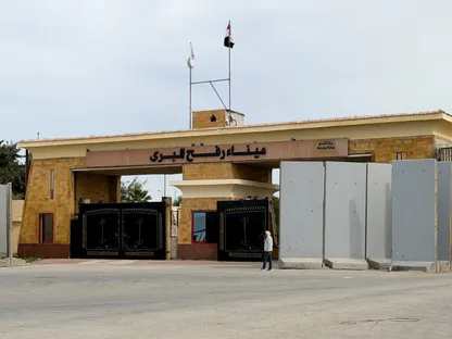 رئيس لجنة إدارة غزة: فتح معبر رفح الاثنين.. والأحد تجريبي