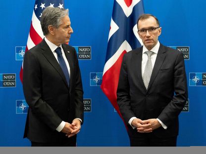 وزير الخارجية الأميركي أنتوني بلينكن ووزير الخارجية النرويجي إسبن بارث إيدي يتحدثان إلى وسائل الإعلام قبل اجتماعهما على هامش اجتماع وزراء خارجية الناتو في بروكسل، 27 نوفمبر 2023 - AFP