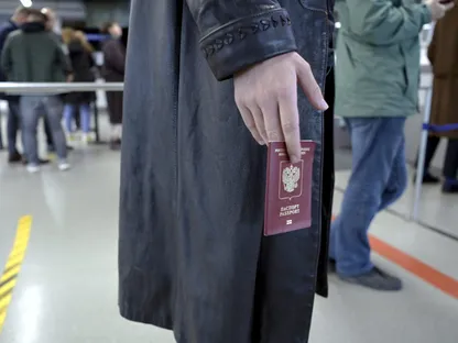 الاتحاد الأوروبي يخطط لفرض قيود جديدة على تأشيرات الروس