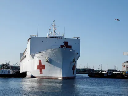 ترمب يعلن عزمه إرسال مستشفى عائم إلى جرينلاند