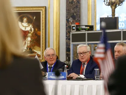 نائب وزير الخارجية الروسي سيرجي ريابكوف أثناء لقائه وفداً أميركياً خلال مؤتمر معاهدة عدم انتشار الأسلحة النووية في بكين. 30 يناير 2019 - REUTERS