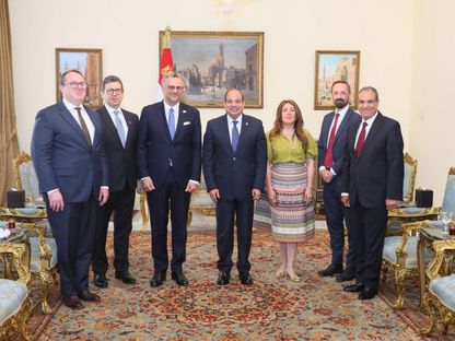 الرئيس المصري عبدالفتاح السيسي مع مسعد بولس مستشار ترمب للشؤون العربية والشرق أوسطية والوفدين المصري والأميركي خلال زيارته القاهرة. 18 مايو 2025 - Egy.Pres.Spokesman