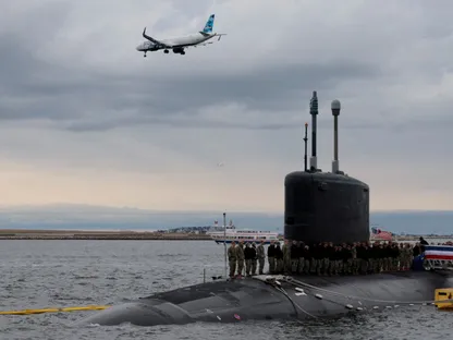 البحرية الأميركية تدشن غواصة هجومية جديدة من فئة Virginia