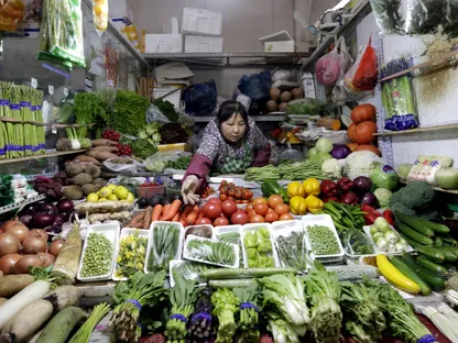 بكتيريا الأمعاء تحوّل الخضروات لجزيئات تحسن الضغط والسكر وتقلل دهون الكبد