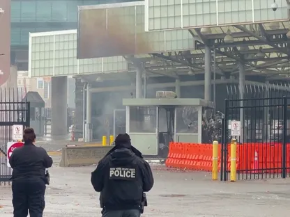 انفجار على الحدود الأميركية الكندية.. وترودو يتحدث عن "وضع خطير للغاية"