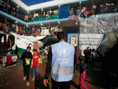 آلاف النازحين الفلسطينيين بإحدى مدارس وكالة الأونروا في قطاع غزة. 22 ديسمبر 2023 - twitter/UNRWAPartners