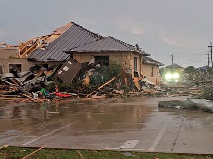 حطام مبنى متضرر جراء إعصار في بلدة تيمبل بولاية تكساس. 22 مايو 2024 - Reuters